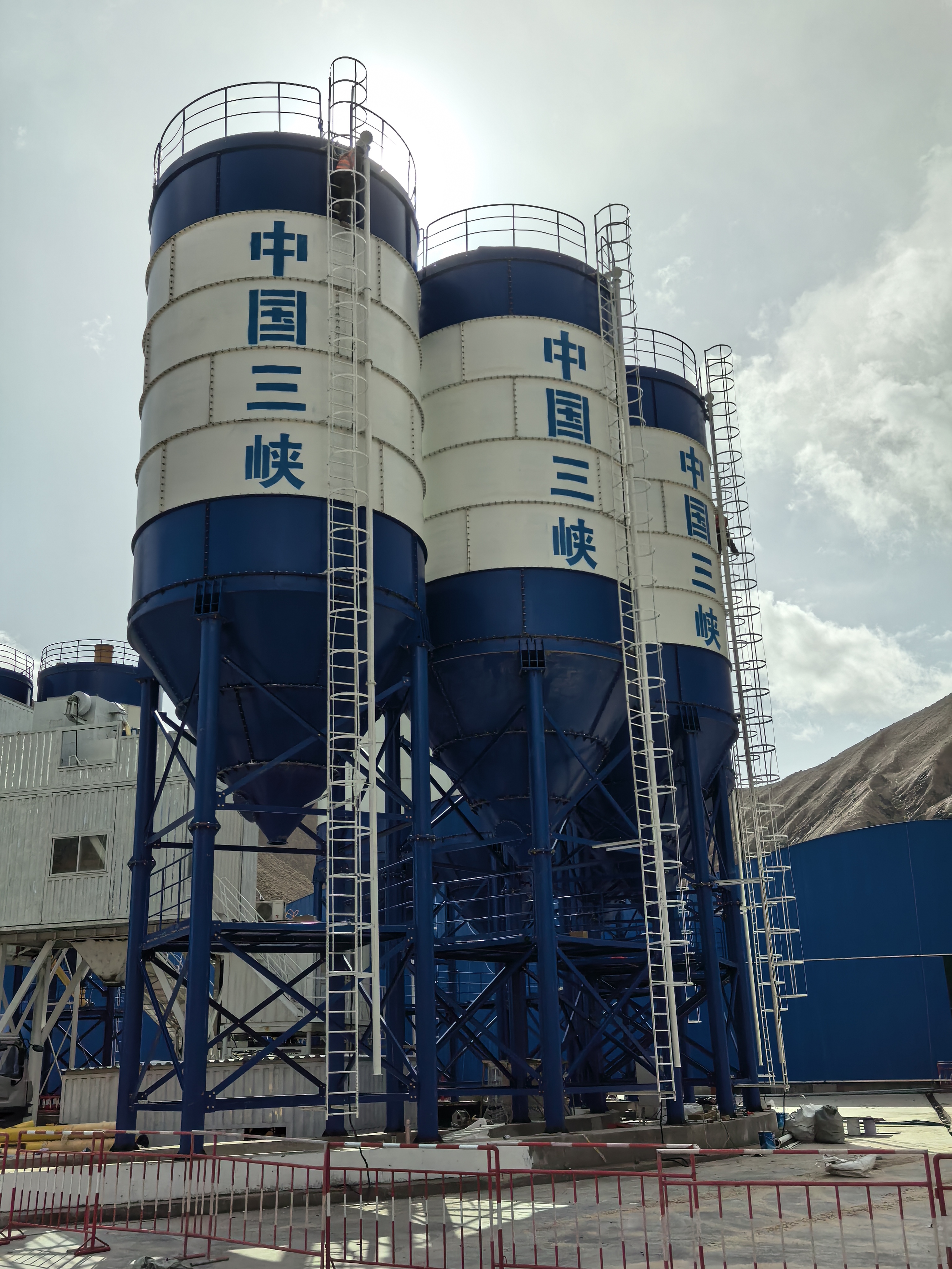Split silo system