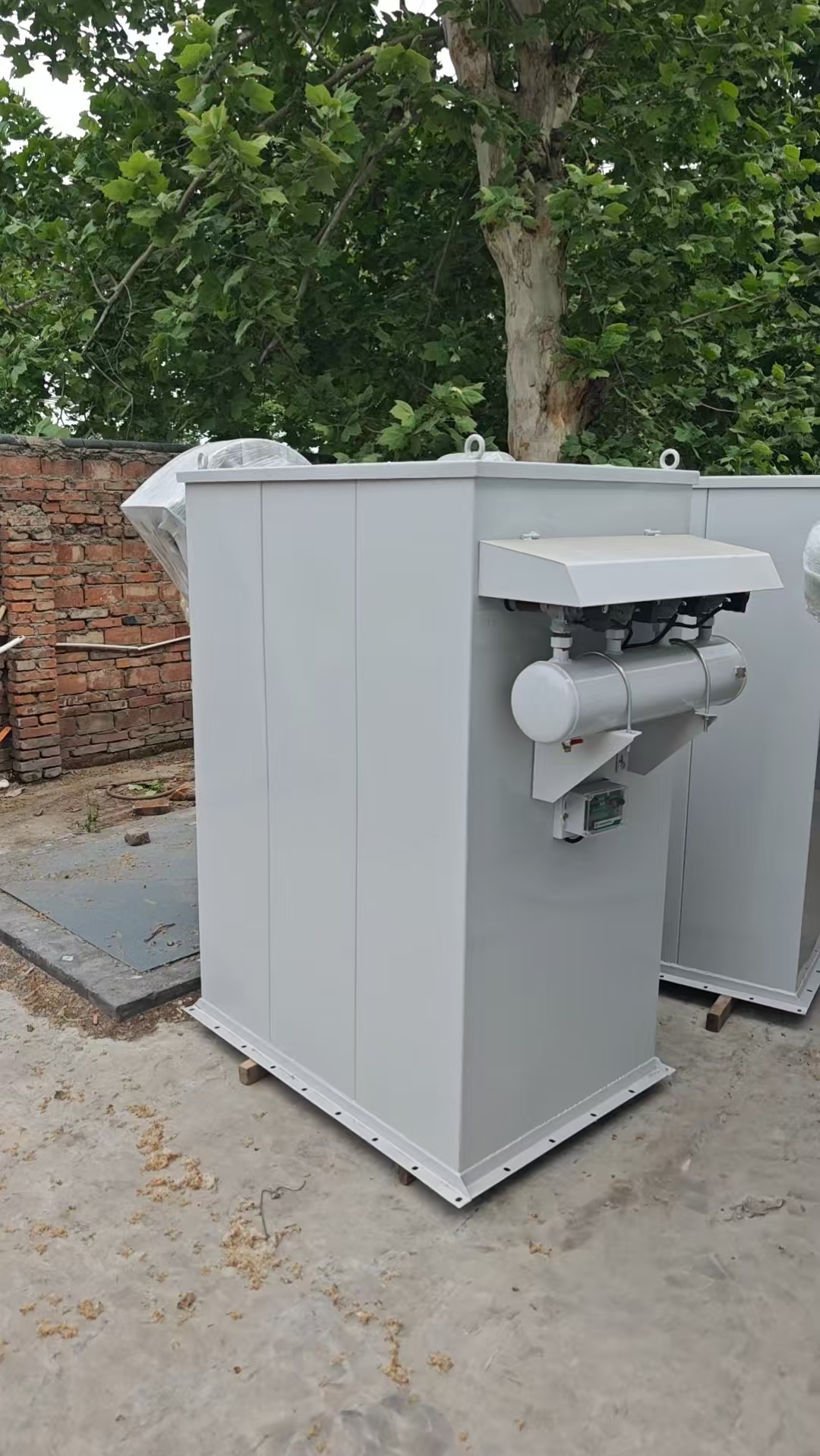 Silo top dust collector